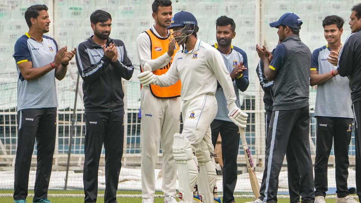 WATCH: Former India wicketkeeper Wriddhiman Saha receives guard of honour in farewell match during Ranji Trophy